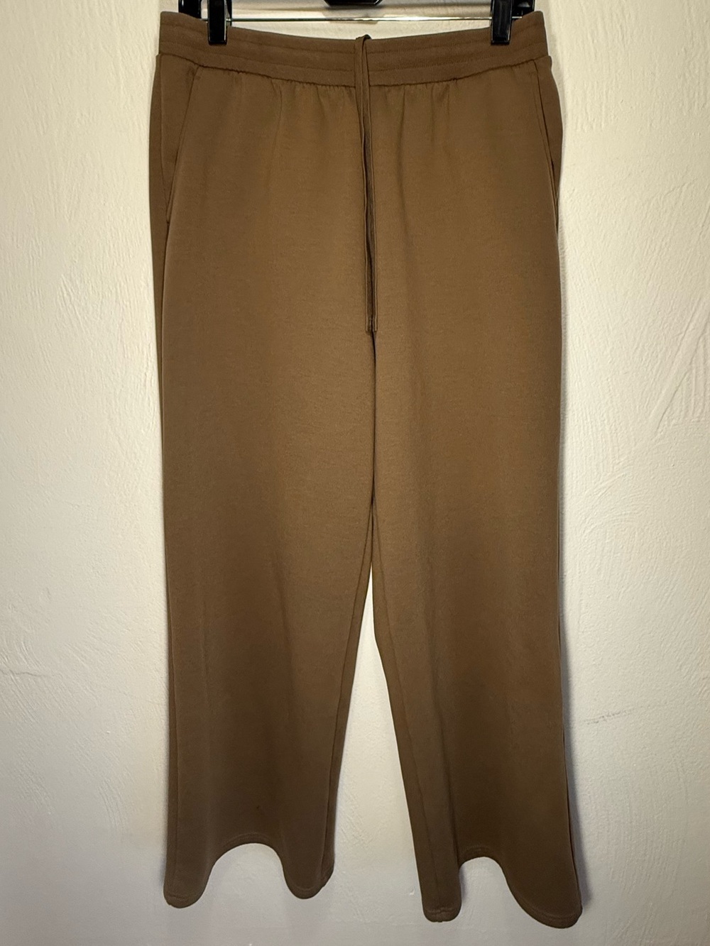 Uniqlo Men's Drawstring Sweatpants in Olive Brown